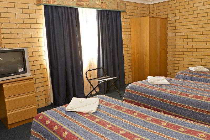 Hilltops Retreat Motor Inn Young Pokoj fotografie