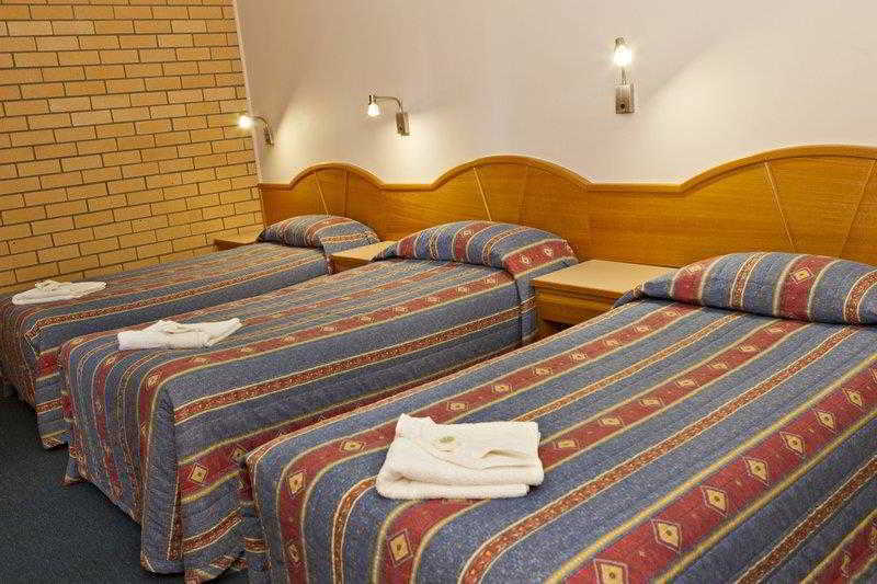 Hilltops Retreat Motor Inn Young Pokoj fotografie