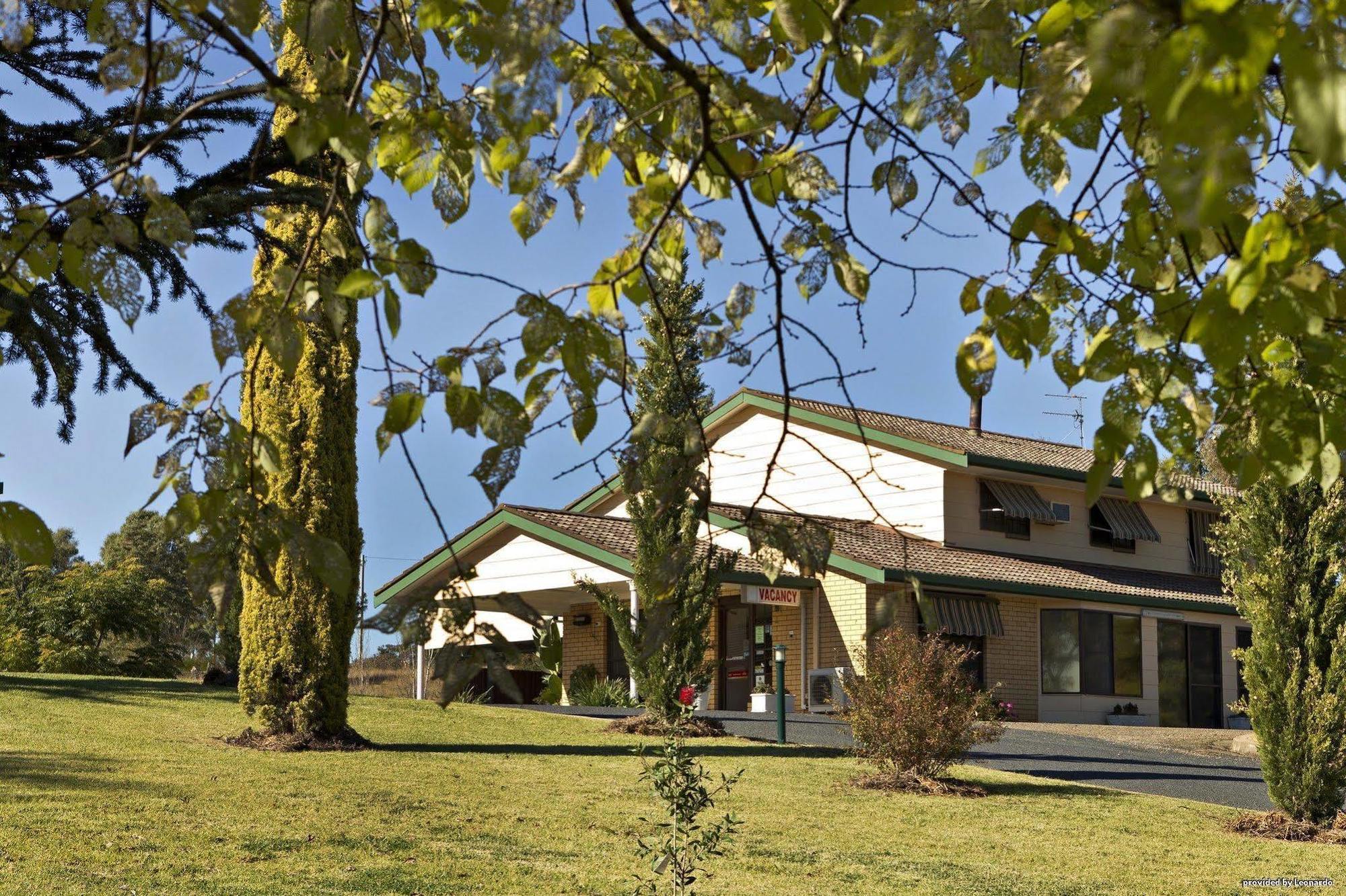 Hilltops Retreat Motor Inn Young Exteriér fotografie